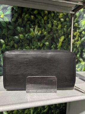 Louis Vuitton Black Epi Leather Zip Around Wallet